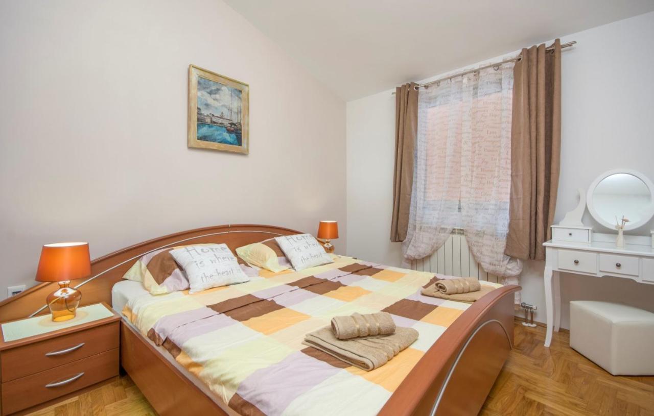 City Centre Sea View Apartment Pula Ngoại thất bức ảnh